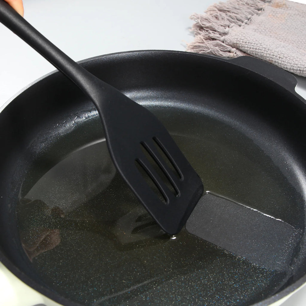 Kitchen Silicone Turners Gadgets Spatula Egg Fish Frying Pan Scoop